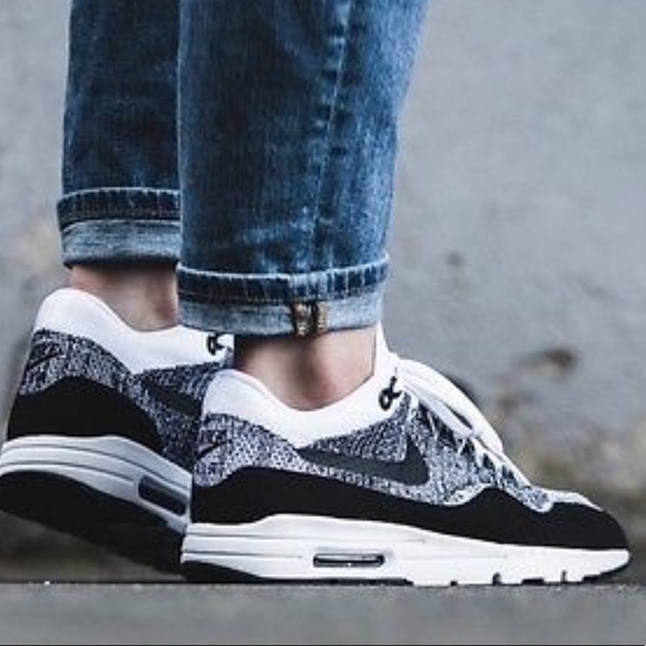 Nike Shoes - Nike Air Max Flyknit